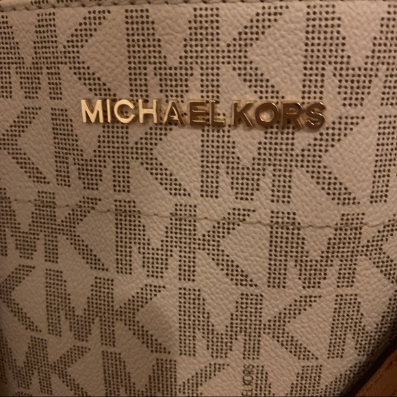 Michael Kors Medium Sized Tote | Used in great condition! - Picture 12 of 14